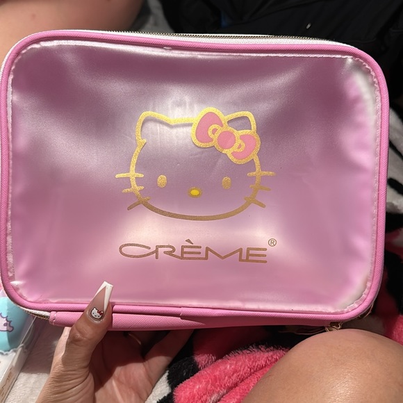 Hello kitty spa set limited, edition lip balm hello kitty travel case - Picture 3 of 5